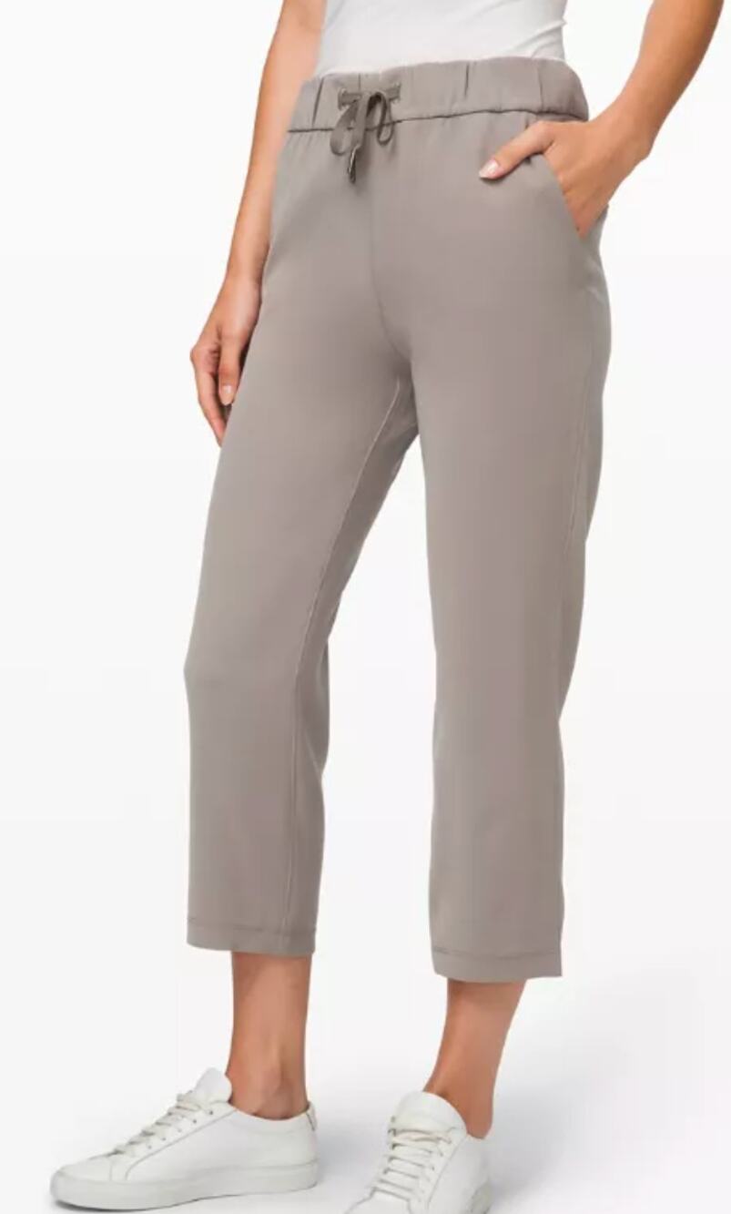 On the Fly Crop Woven Lulu Lemon
